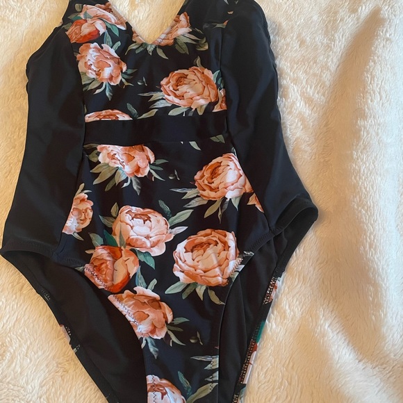 Cupshe black/floral swimsuit - Picture 2 of 2
